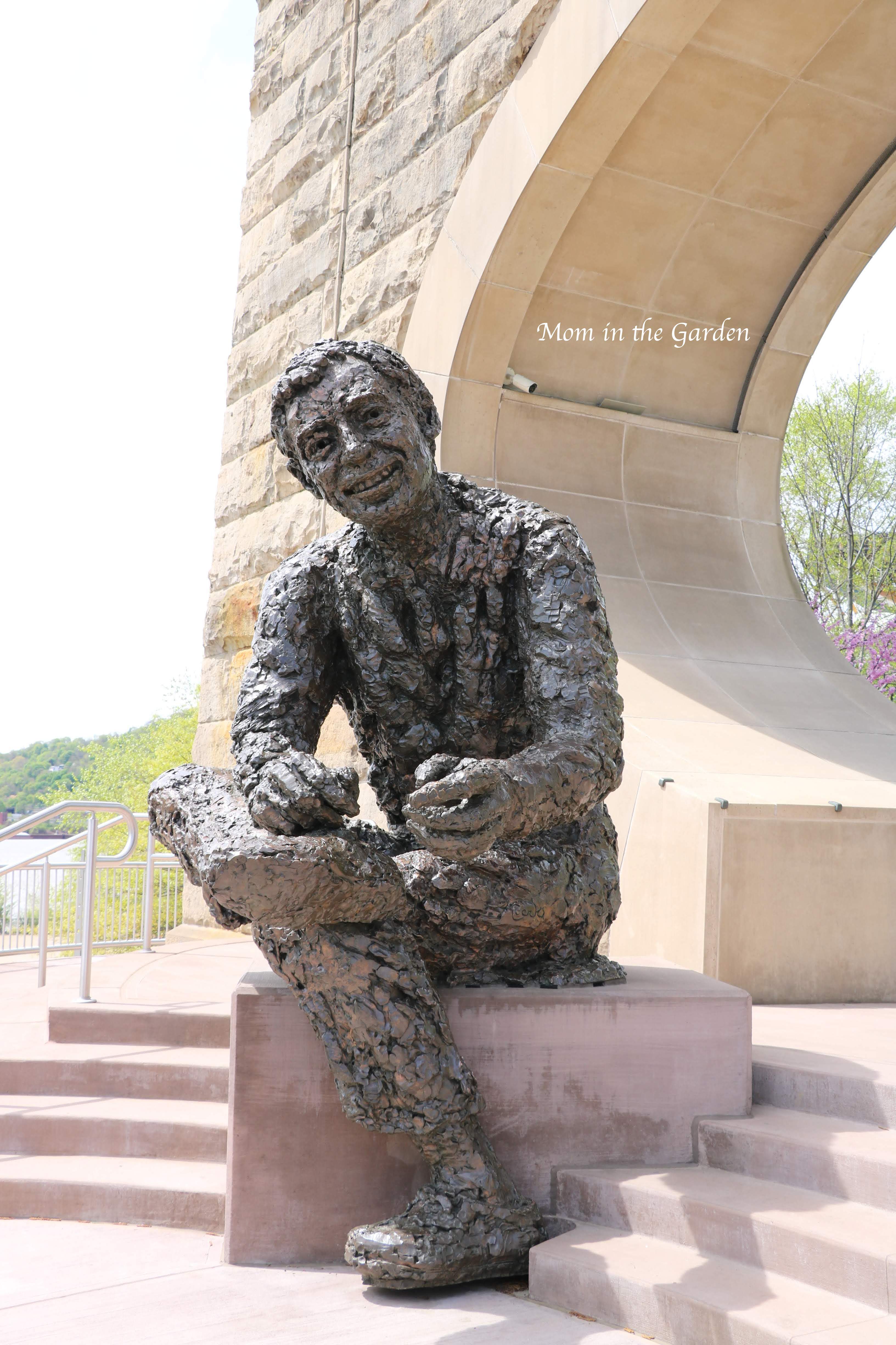 Mister Rogers sculpture